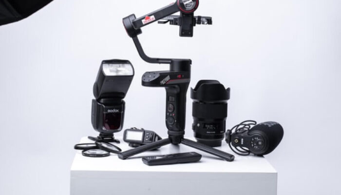 Watching Their Dust: Photographing Players in Pollination