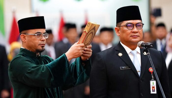 Gubernur Riau Lantik Syahrial Abdi Sebagai Sekretaris Daerah