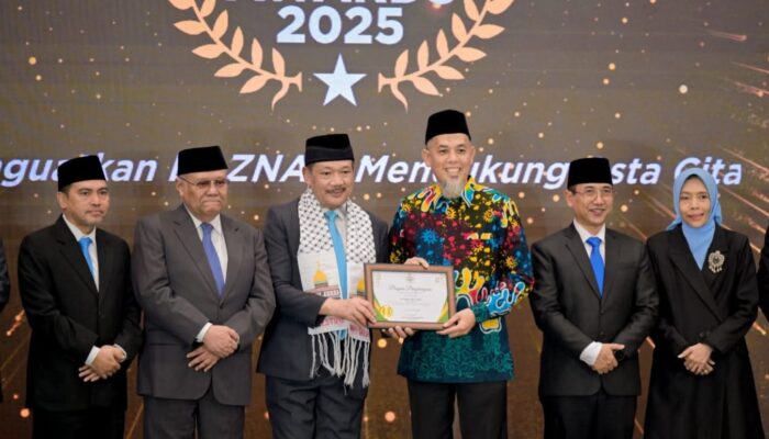 Wali Kota Dumai Terima Penghargaan BAZNAS Awards 2025