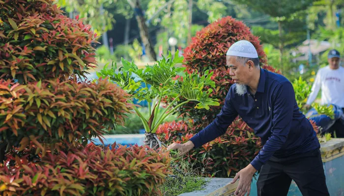 WaliKota Dumai Ajak ASN Gotong Royong Jaga Kebersihan Taman Bukit Gelanggang