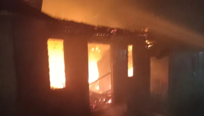 Satu Unit Rumah di Hayam Wuruk Terbakar