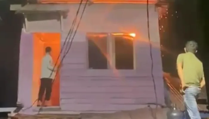 Kesigapan Relawan Binaan DPKP Dumai Berhasil Atasi Kebakaran di Pemukiman Padat Penduduk