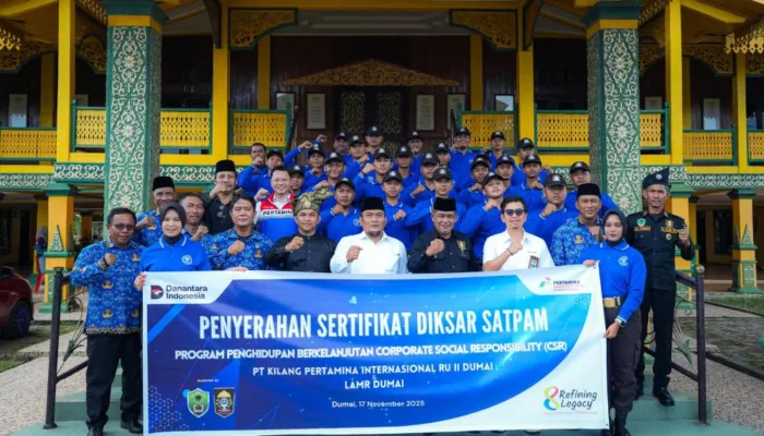 Program CSR PT. KPI RU II, Wakil Wali Kota Dumai Serahkan Sertifikat Diksar Satpam Dorong Kemandirian Tenaga Kerja Lokal
