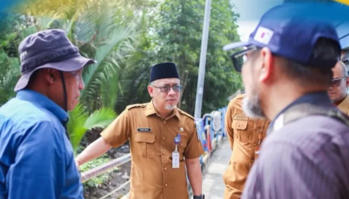 Tinjau Bantaran Sungai Dumai, Sekda Tegaskan Program Penanggulangan Banjir Pasang Rob Dimaksimalkan Tahun Depan