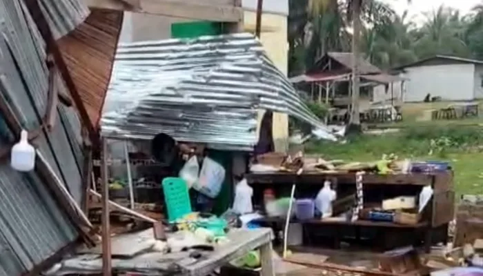 Angin Kencang Porak-porandakan Tiga Rumah di Mundam