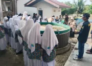 SMP Al Izzah Dumai Edukasi Siswa Budidaya Ikan di Balai Benih Ikan