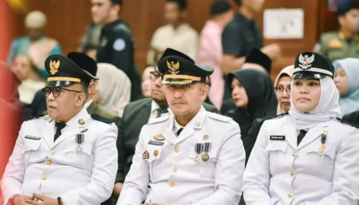 H. Paisal Lantik Syafriandi Sebagai Camat Dumai Timur, Aldi Lubis Sebagai Camat Dumai Selatan dan Ratna Ulfa Sebagai Lurah Laksamana