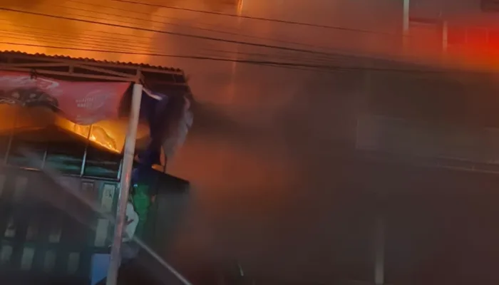 Subuh Membara, Bengkel Motor Simpang Budi Kemuliaan Ludes Dilalap Api