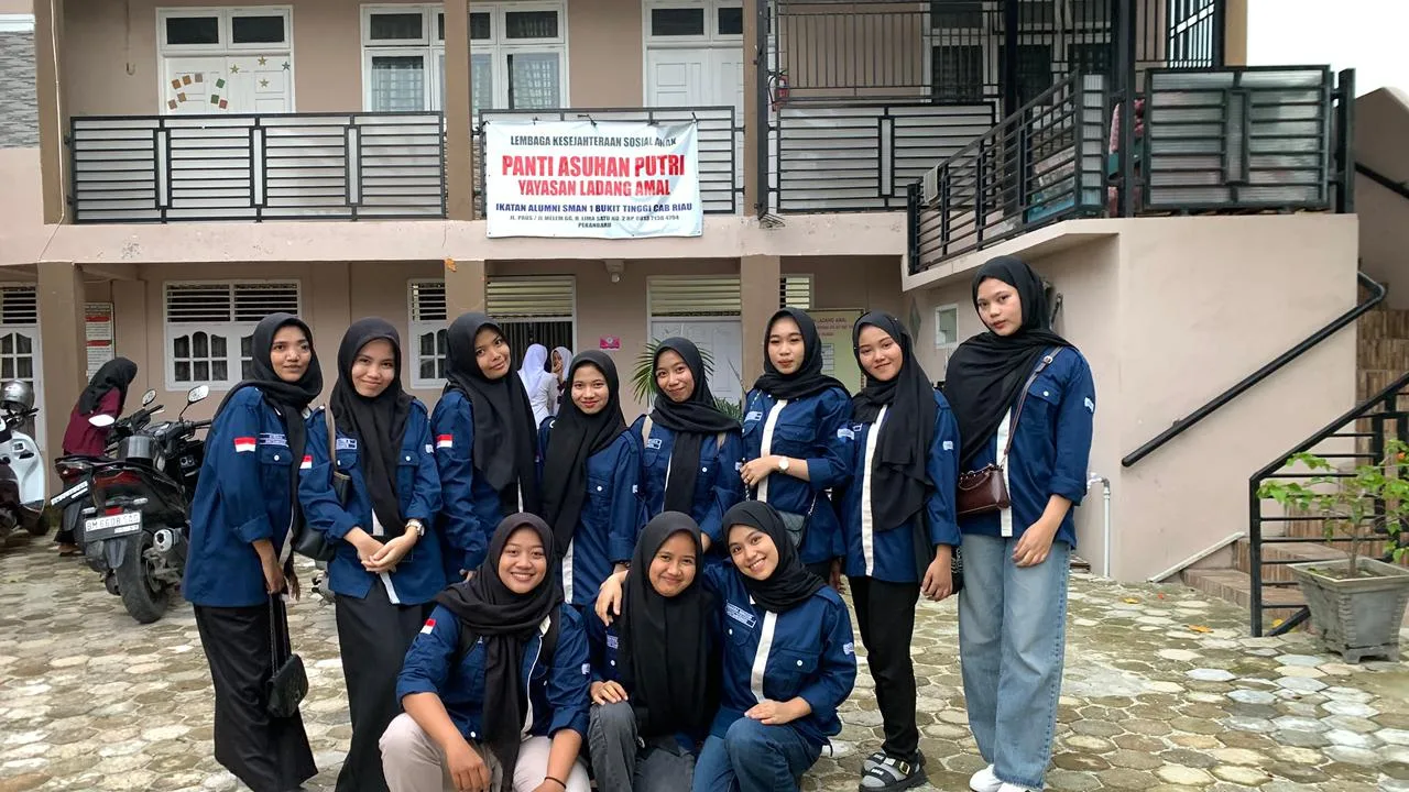 Mahasiswa STIE Mahaputra Riau Kunjungi Panti Asuhan Ladang Amal Pekanbaru