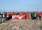 Penanaman mangrove yang dipimpin Ketua DPC PDI Perjuangan Dumai Bahari, S.H dalam rangka HUT ke-79 Megawati Soekarnoputri.