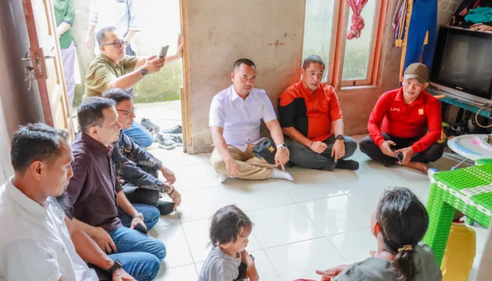 Perjuangan Ibu Heni Sekolahkan Anak di Tengah Keterbatasan, DPC Gerindra Dumai Turun Tangan