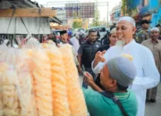 Borong Takjil dan Tebar Kepedulian, Cara Wali Kota Dumai Hidupkan Semangat Berbagi di Ramadan