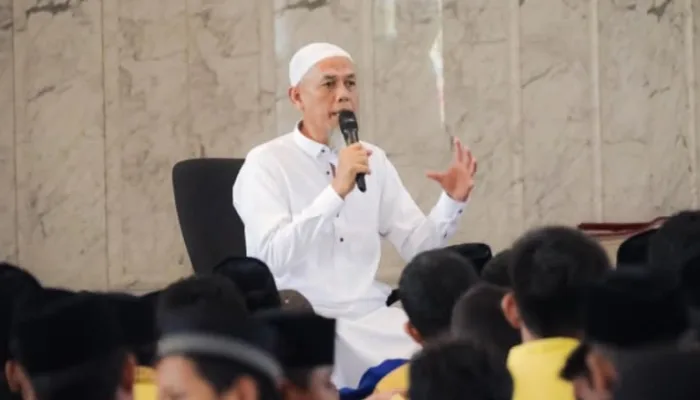 Wali Kota Paisal Arahkan Siswa Perkuat Iman dan Akhlak dalam Kegiatan Mabit di Masjid Agung Habiburrahman