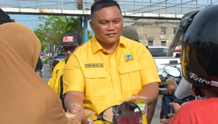 Lewat Program Berbagi dan Buka Puasa Bersama, Golkar Dumai Borong Seribu Paket Takjil dari UMKM