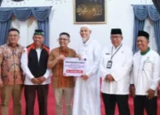 RS Awal Bros Serahkan Zakat Mal Rp500 Juta untuk Masyarakat Dumai Melalui Baznas