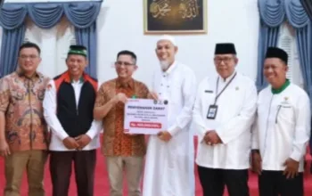RS Awal Bros Serahkan Zakat Mal Rp500 Juta untuk Masyarakat Dumai Melalui Baznas
