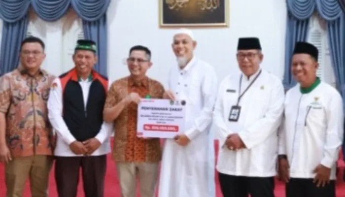 RS Awal Bros Serahkan Zakat Mal Rp500 Juta untuk Masyarakat Dumai Melalui Baznas