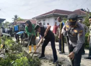 Camat dan Kapolsek Dumai Kota Pimpin Goro Massal di Kelurahan Laksamana, Warga Kompak Bersihkan Lingkungan