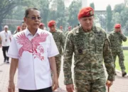 Kenakan Baju Putih Bergambar Garuda Merah Saat Terima Penghargaan dari Pangkopassus, Ini Kata Junaidi Zhang