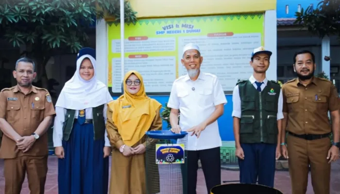 Di SMPN 1, Wako Paisal Serukan Pelajar Dumai Jaga Kebersihan dan Perkuat Iman Sejak Dini