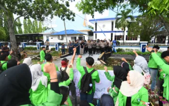 BEM Universitas Dumai Gelar Aksi di Polres, Kejari dan KSOP, Soroti Penanganan Kasus Notaris “J”