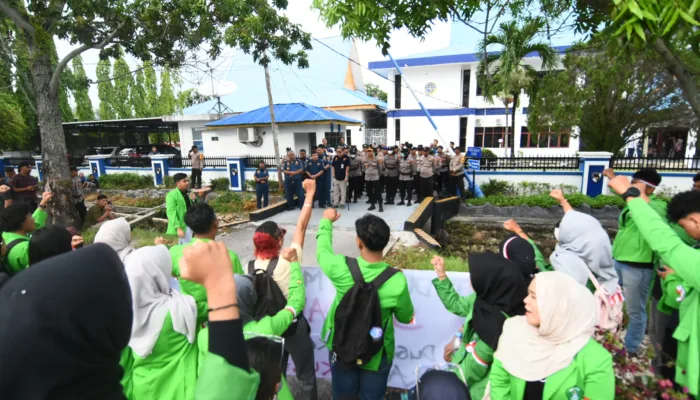 BEM Universitas Dumai Gelar Aksi di Polres, Kejari dan KSOP, Soroti Penanganan Kasus Notaris “J”