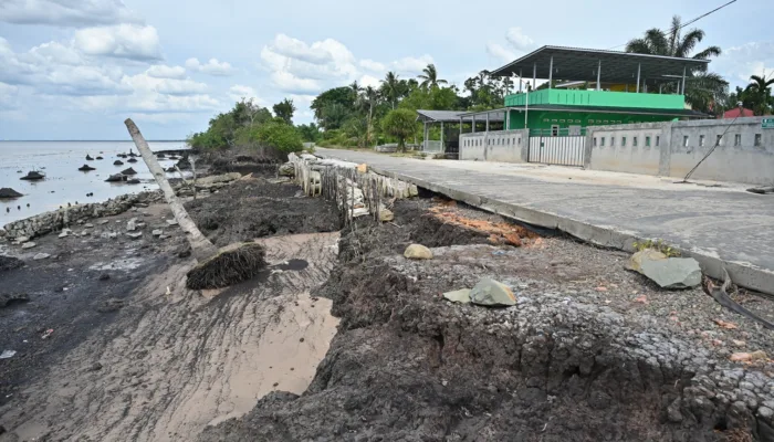 Abrasi Mengganas di Pesisir Dumai, Warga Mundam Kehilangan Tanah dan Harapan