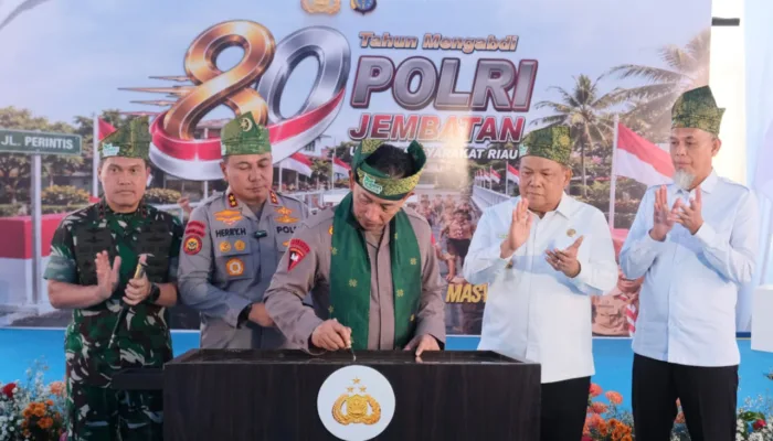 Kado HUT Bhayangkara ke-80, Kapolri Resmikan 80 Jembatan Merah Putih Presisi di Riau