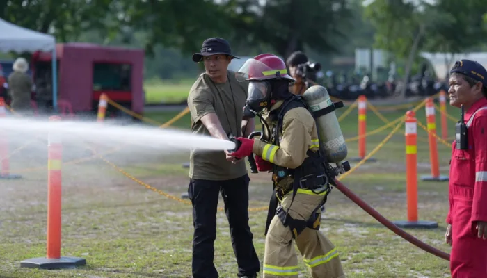 Pertamina Patra Niaga Kilang Dumai Perkuat Kesiapsiagaan Firefighter melalui Agility Test