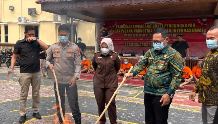 Polres Dumai Musnahkan 2,5 Kg Sabu, 1.422 Ekstasi hingga 3,5 Kg Ganja
