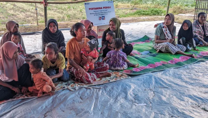 Pertamina Patra Niaga Kilang Dumai Salurkan Bantuan untuk Penyintas Gempa NTT