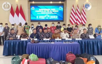 Kejar-kejaran di Pantai Purnama, Lanal Dumai Gagalkan Perjalanan Ilegal 16 Orang