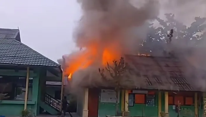 Ruang Multimedia MAN 1 Dumai Terbakar, Kerugian Ditaksir Capai Rp400 Juta