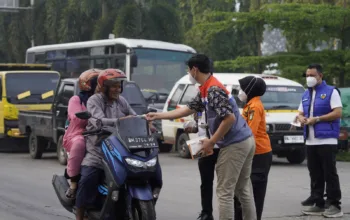 Pertamina Patra Niaga Kilang Dumai Bagikan 1.000 Masker, Lindungi Warga dari Paparan Asap