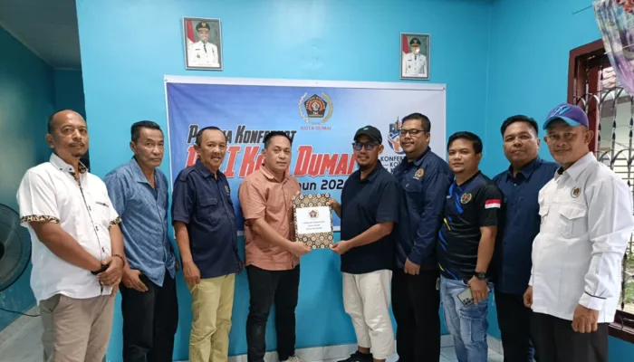 Didampingi Wartawan Senior dan Mantan Ketua Dua Periode, Bambang Prayetno Ambil Formulir Calon Ketua PWI Dumai