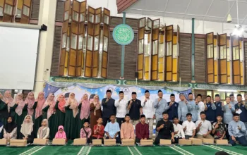 Merangkai Senyum Anak-anak Yatim, PHR & KMMBS Salurkan 700 Paket Sekolah untuk Menggapai Mimpi