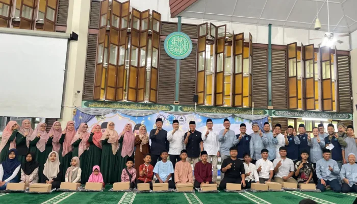 Merangkai Senyum Anak-anak Yatim, PHR & KMMBS Salurkan 700 Paket Sekolah untuk Menggapai Mimpi