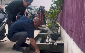 Sekda Fahmi Rizal Gotong Royong Bersama Ratusan ASN dan Warga Kelurahan Laksamana