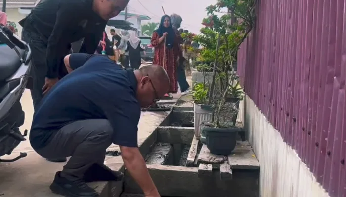 Sekda Fahmi Rizal Gotong Royong Bersama Ratusan ASN dan Warga Kelurahan Laksamana